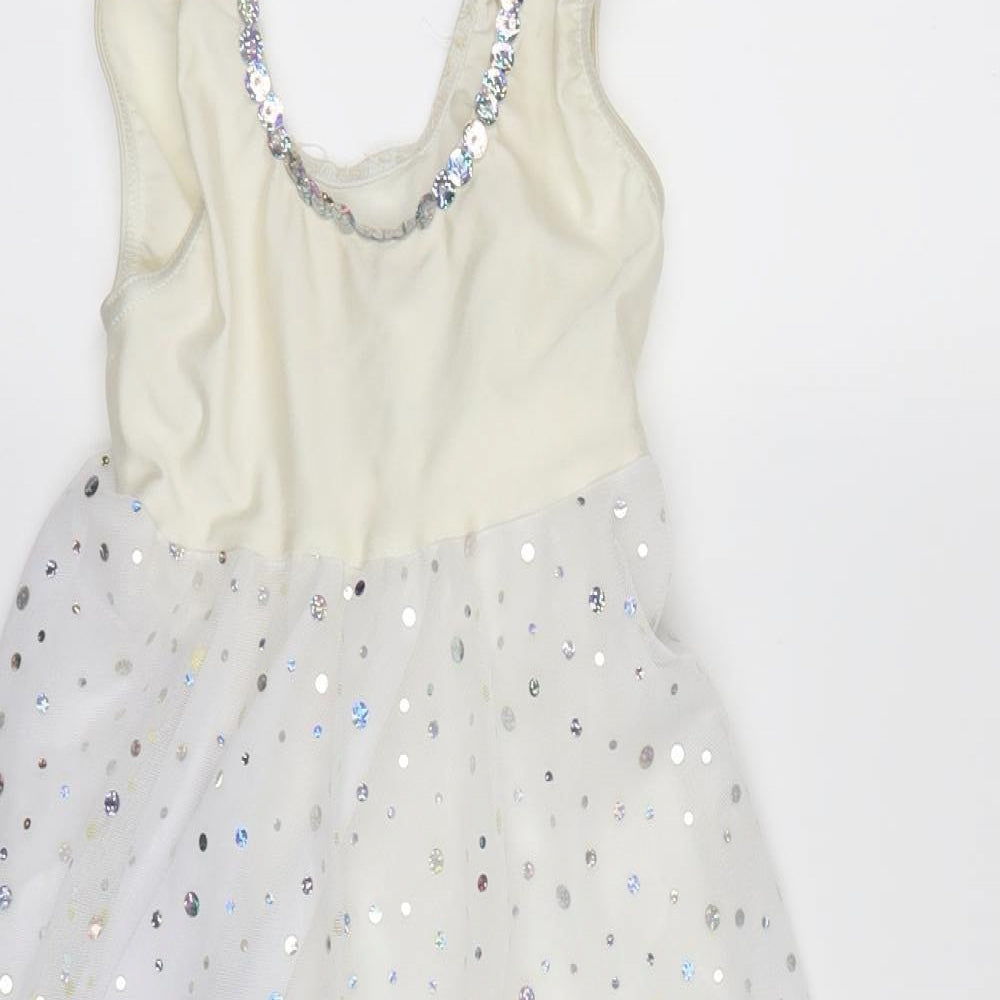 Danse Dezines Girls White   A-Line  Size M  - dancewear