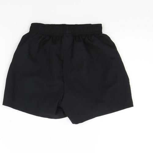 Umbro Boys Black   Bermuda Shorts Size 4-5 Years - Man City FC