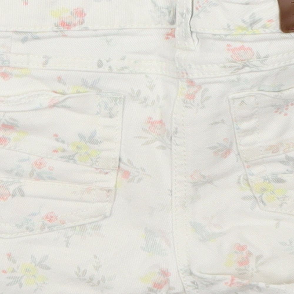NEXT Girls White Floral Denim Hot Pants Shorts Size 8 Years