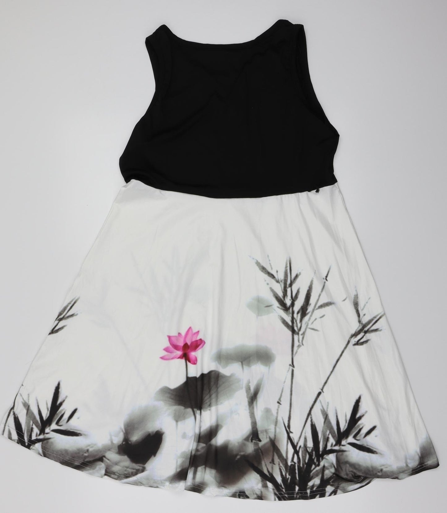 Preworn Womens White Floral  A-Line  Size 2XL