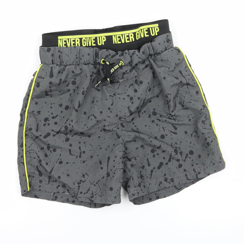 Nutmeg Boys Grey Geometric  Sweat Shorts Size 9-10 Years - Never Give up