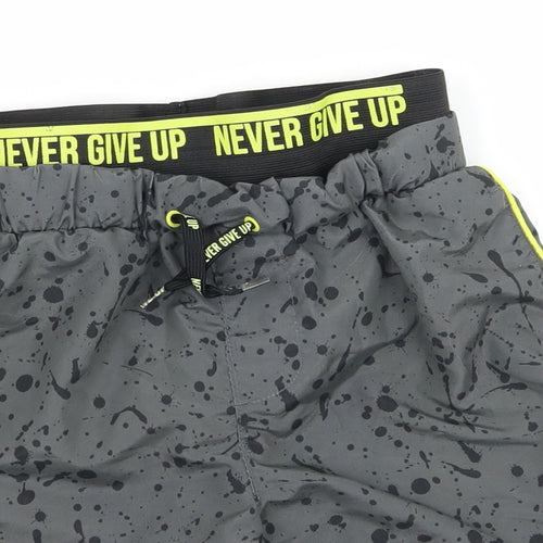 Nutmeg Boys Grey Geometric  Sweat Shorts Size 9-10 Years - Never Give up