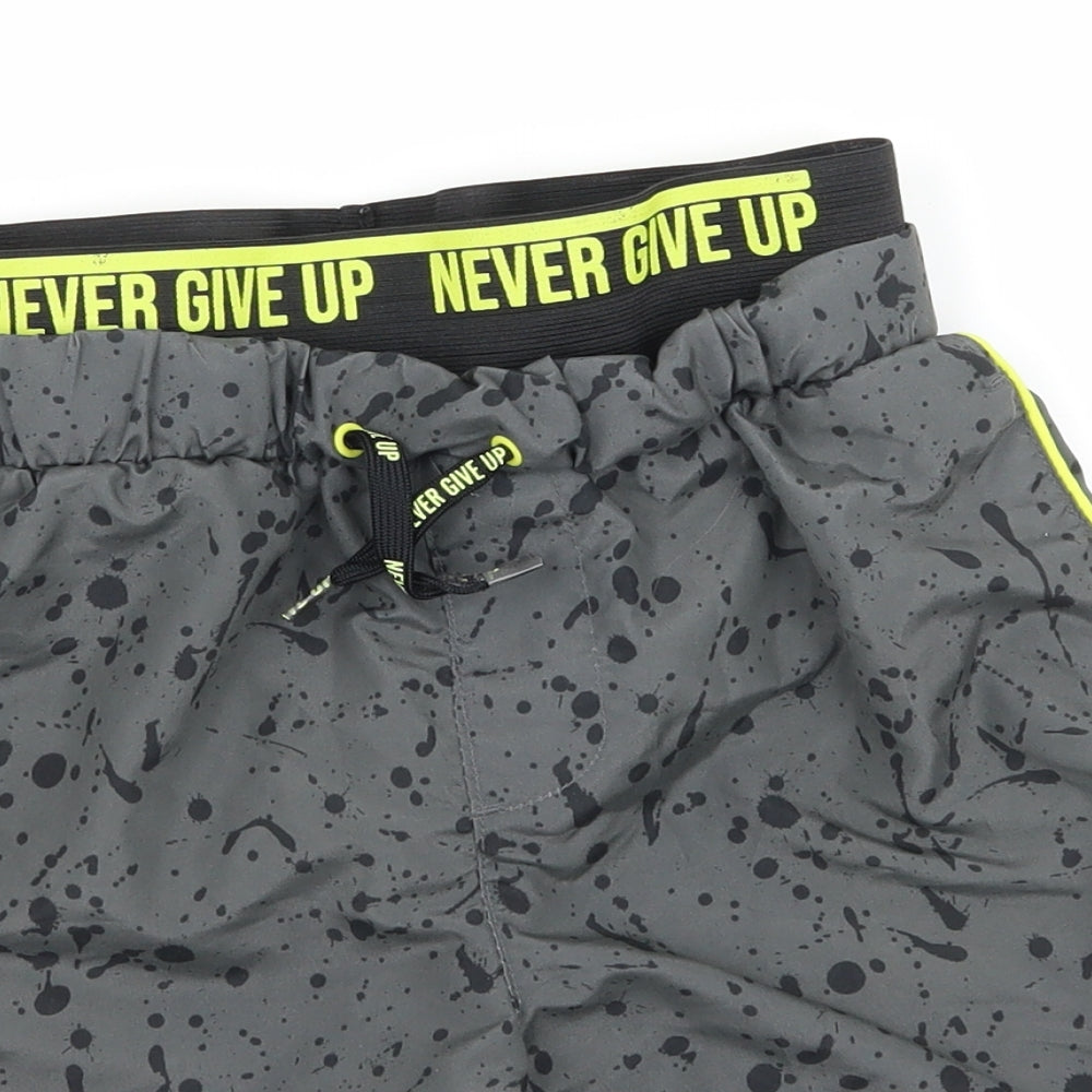 Nutmeg Boys Grey Geometric  Sweat Shorts Size 9-10 Years - Never Give up