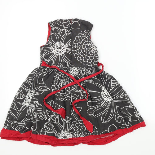 Preworn Girls Grey Geometric  Fit & Flare  Size 5-6 Years