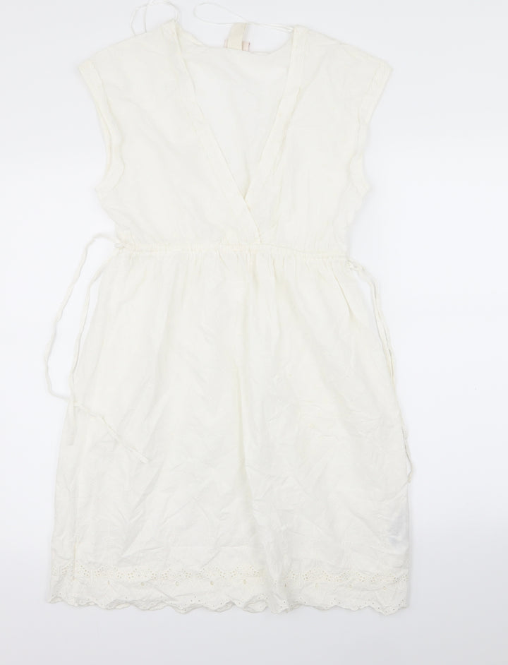 H&M Womens White Floral  Fit & Flare  Size 8