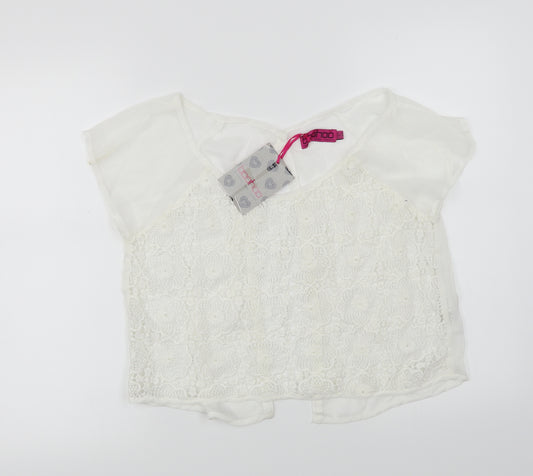 Front view of Boohoo women’s white basic t-shirt, size UK 10