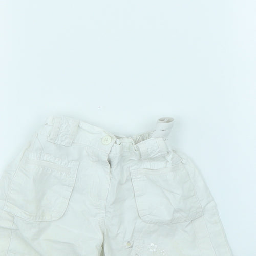 TU Girls White   Mom Shorts Size 6 Years