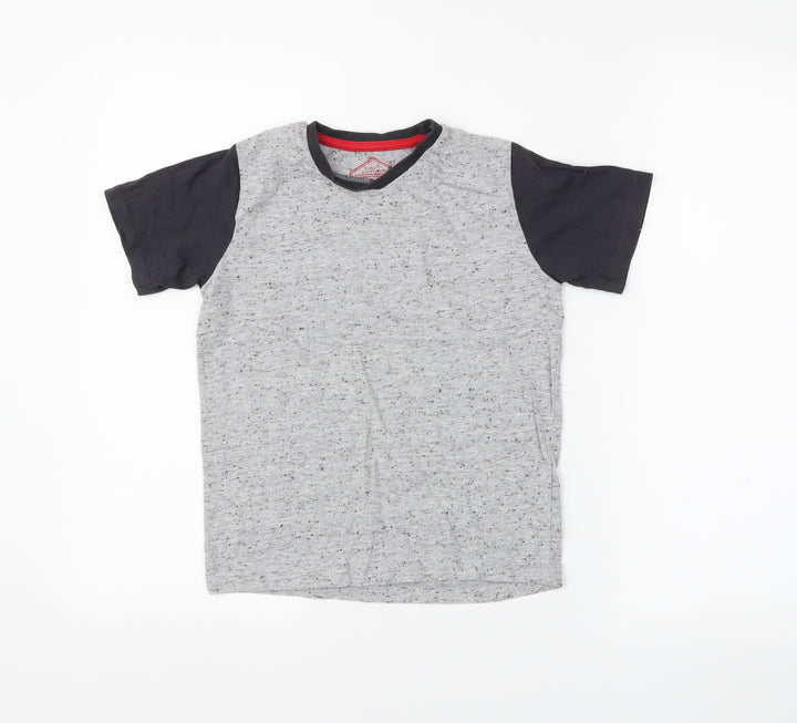 Preworn Boys Grey Basic T-Shirt Size 7 Years