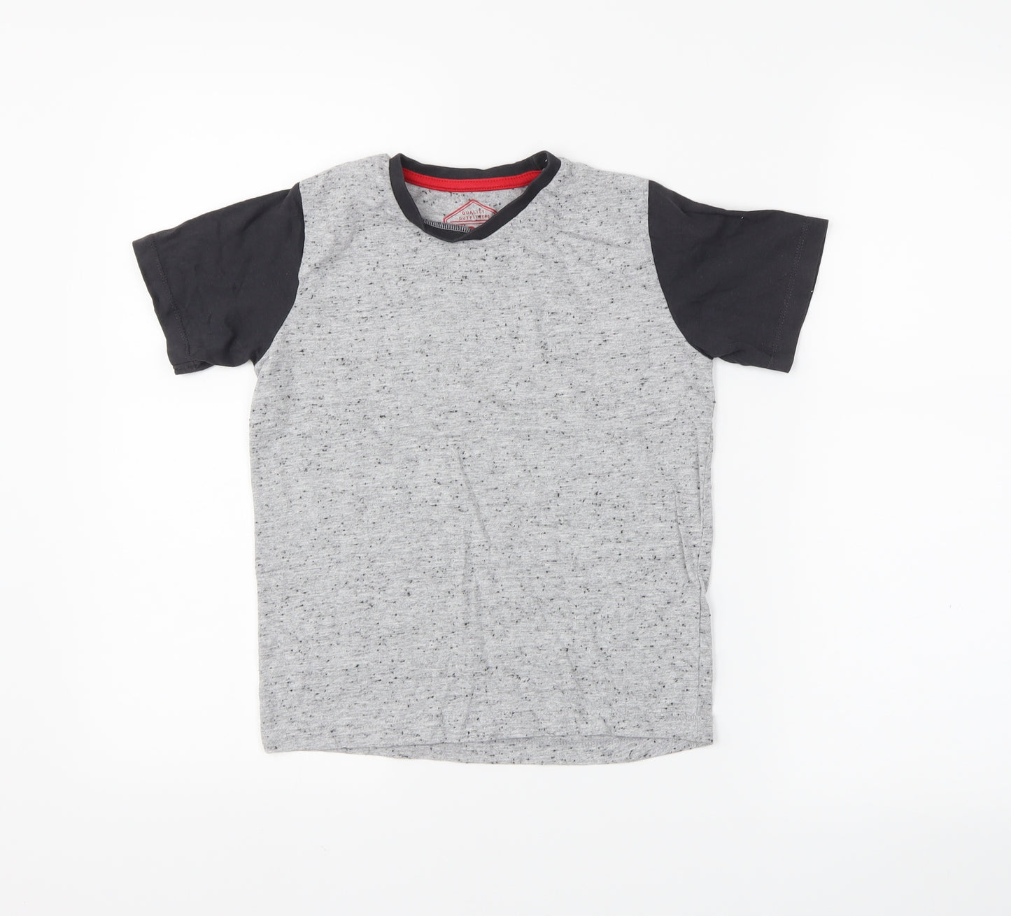 Preworn Boys Grey   Basic T-Shirt Size 7 Years