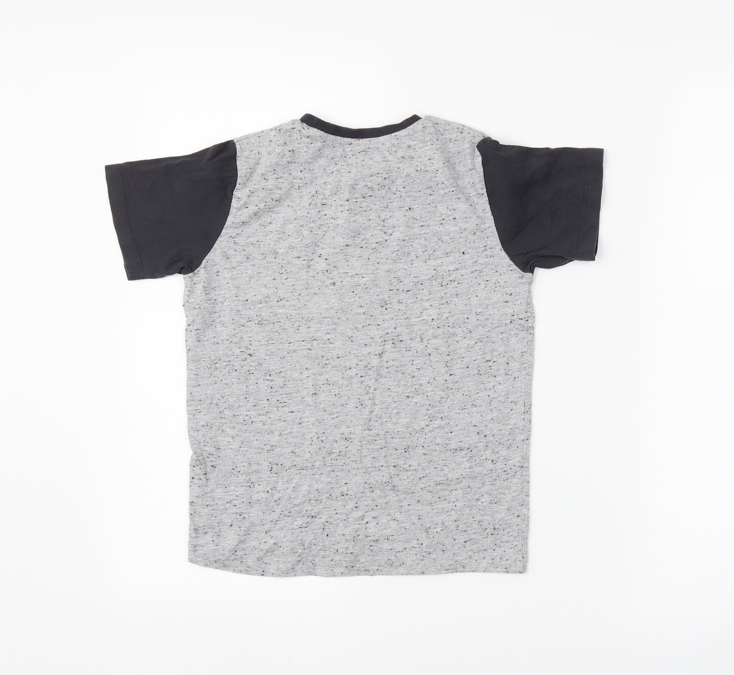 Preworn Boys Grey   Basic T-Shirt Size 7 Years