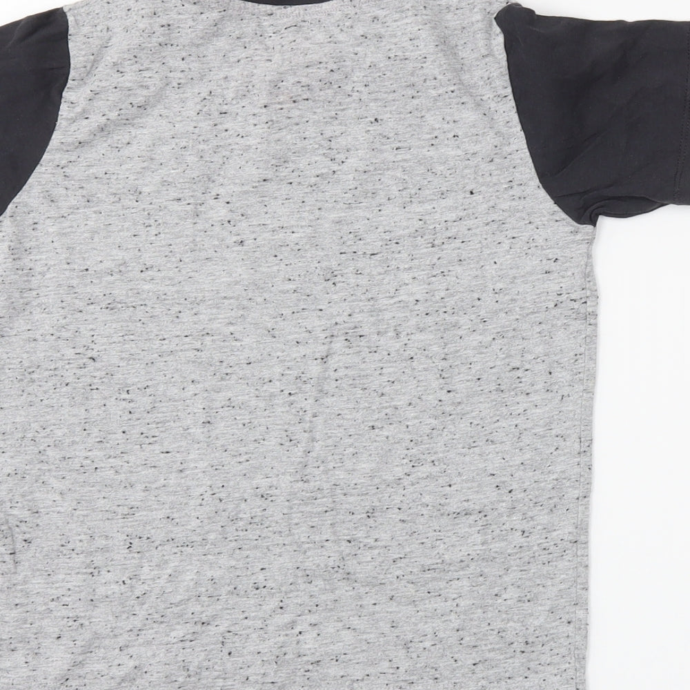 Preworn Boys Grey   Basic T-Shirt Size 7 Years