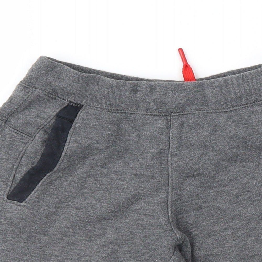 Nike Boys Grey   Sweat Shorts Size 5-6 Years