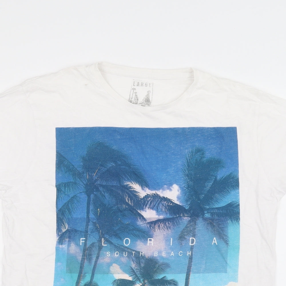 Preworn Mens White    T-Shirt Size L