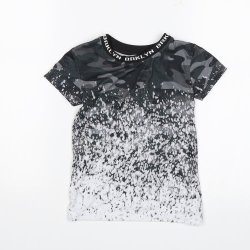 Matalan Boys Grey Camouflage  Basic T-Shirt Size 5 Years