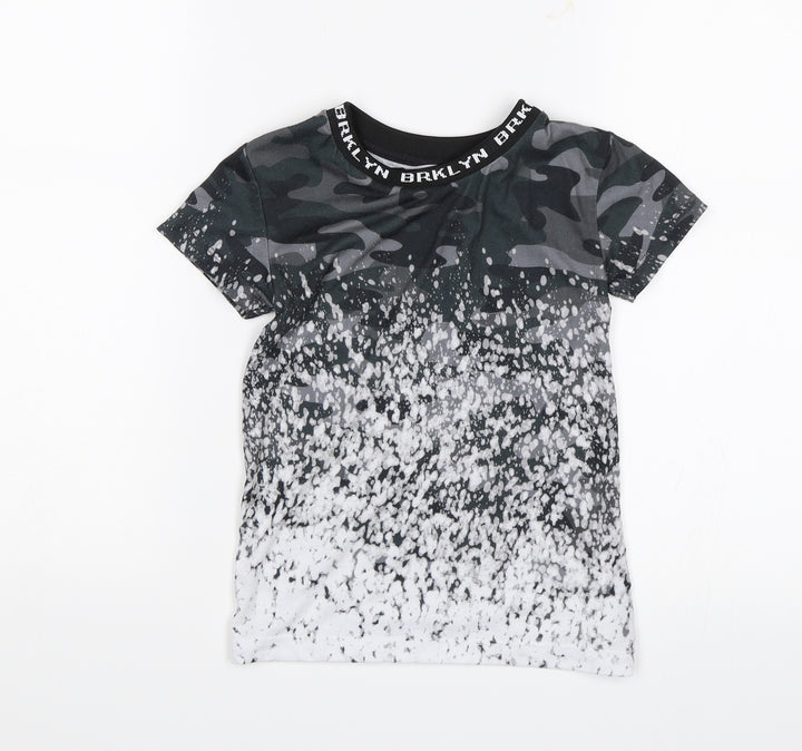 Matalan Boys Grey Camouflage Basic T-Shirt Size 5 Years