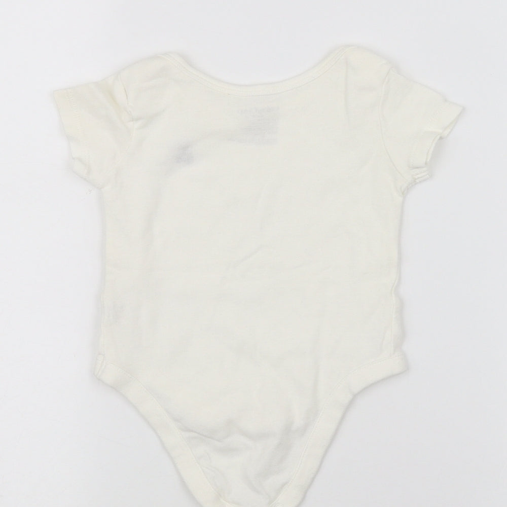 Gap Baby White   Basic T-Shirt Size 3-6 Months