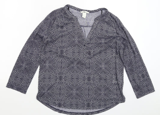 Front view of H&M women’s blue geometric basic t-shirt, size S