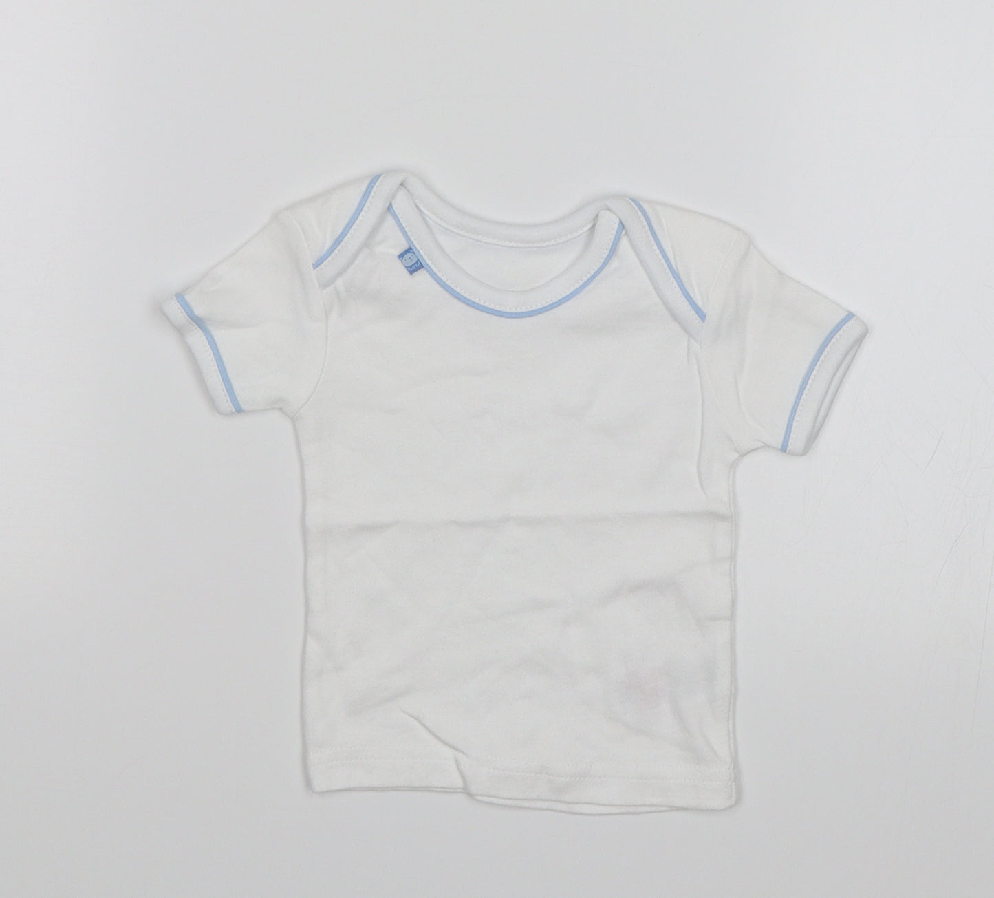 Preworn Baby White   Basic T-Shirt Size 0-3 Months