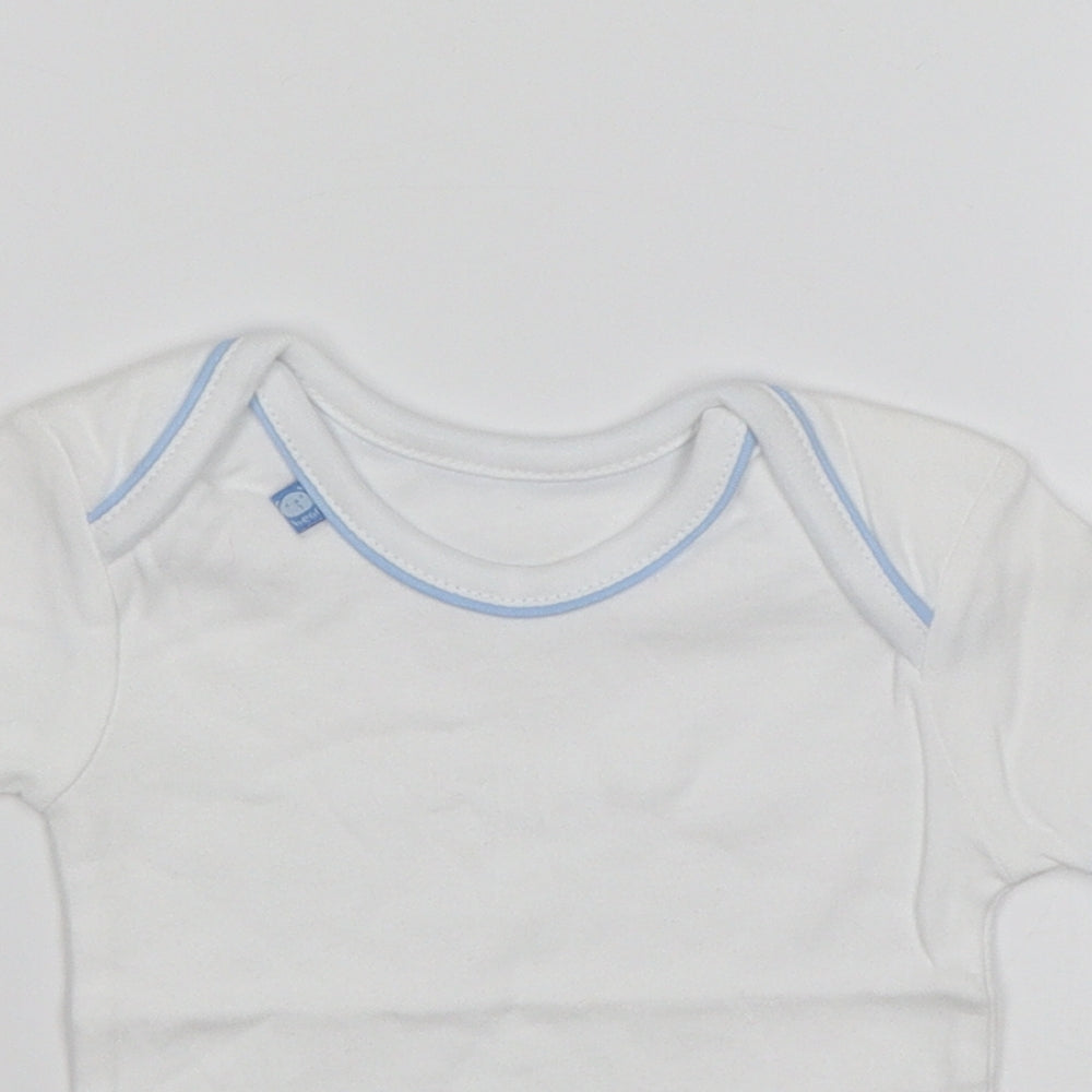 Preworn Baby White   Basic T-Shirt Size 0-3 Months