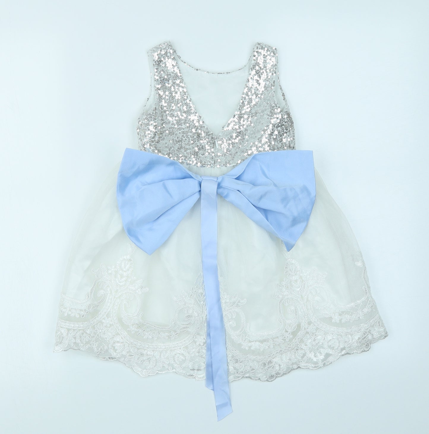 Preworn Girls White   Fit & Flare  Size 2 Years