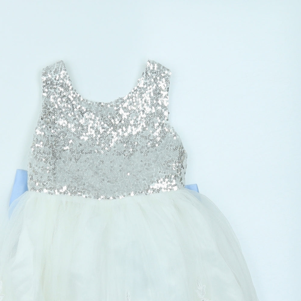 Preworn Girls White   Fit & Flare  Size 2 Years