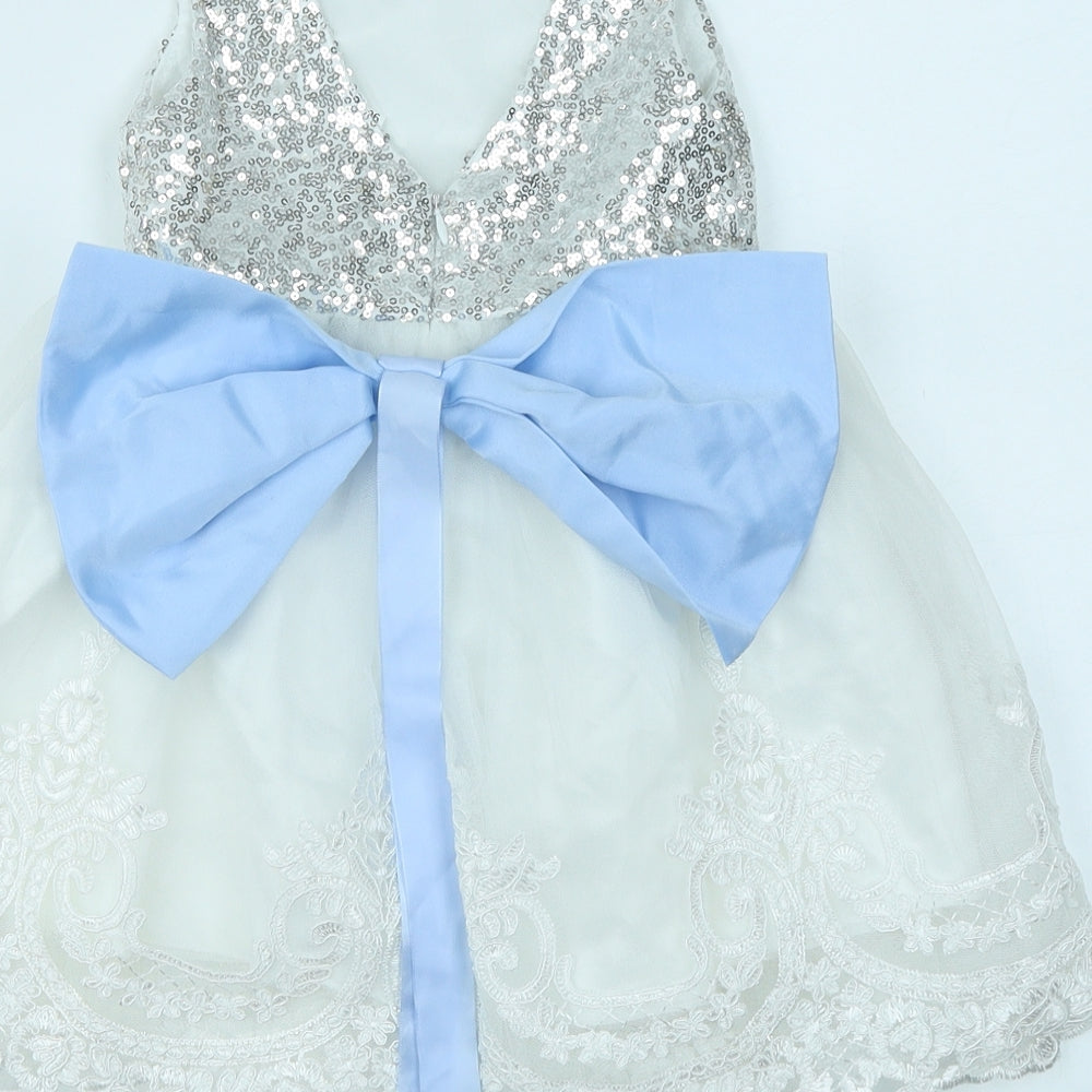 Preworn Girls White   Fit & Flare  Size 2 Years