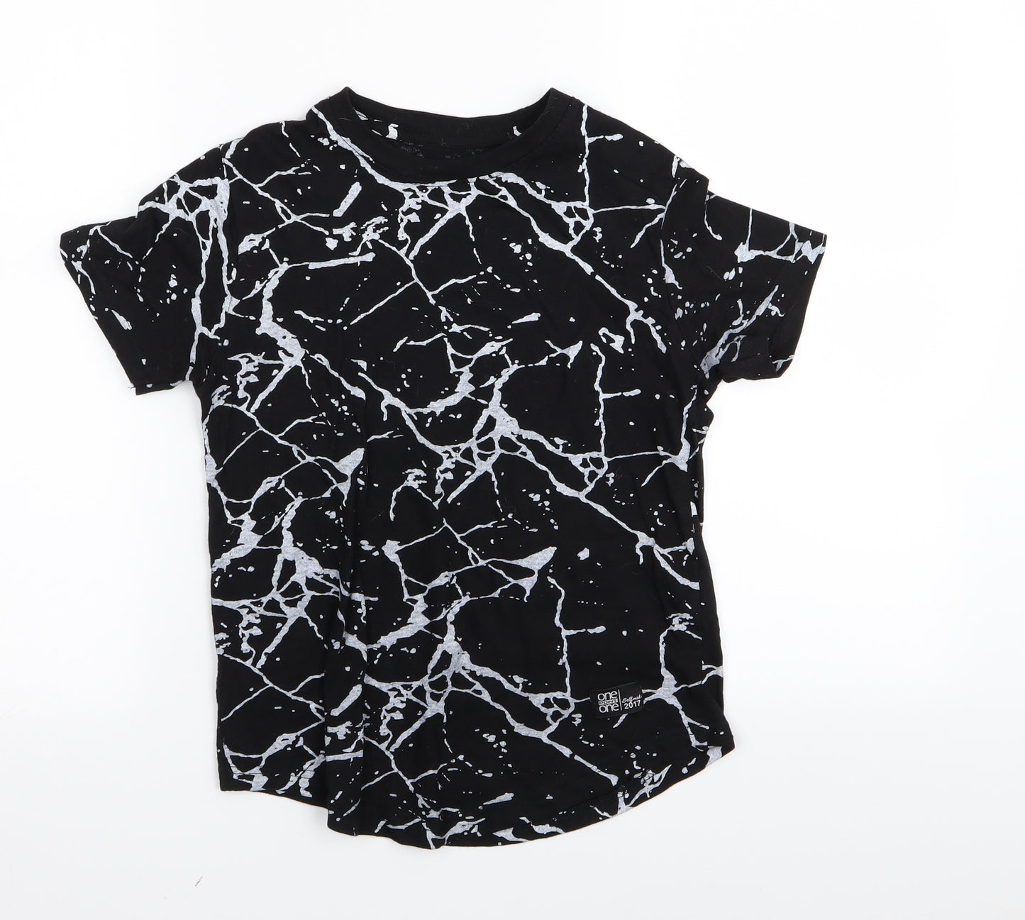 one point one Boys Black Geometric  Basic T-Shirt Size 6 Years