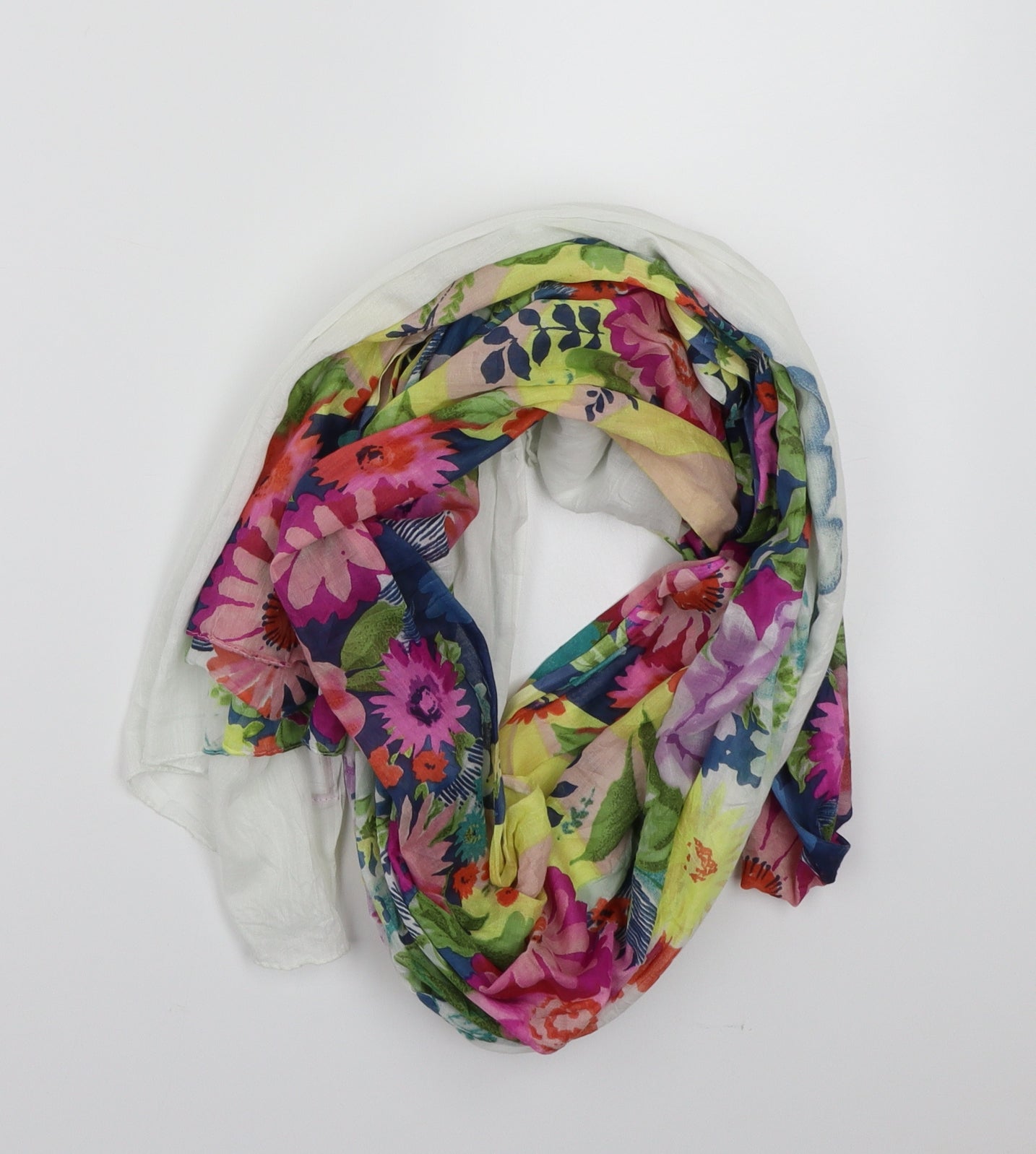 Preworn Womens White Floral   Scarf
