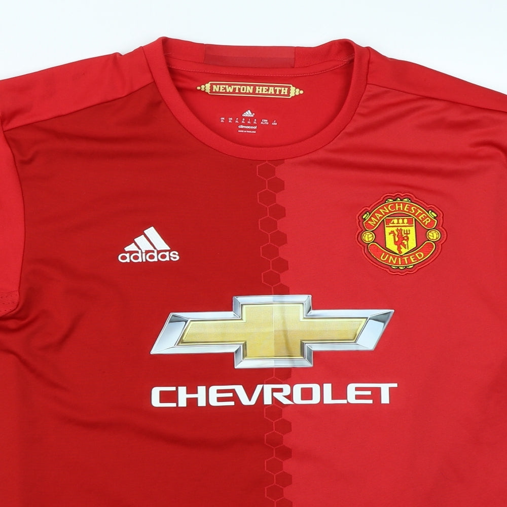 adidas Mens Red   Basic T-Shirt Size XL  - Manchester United