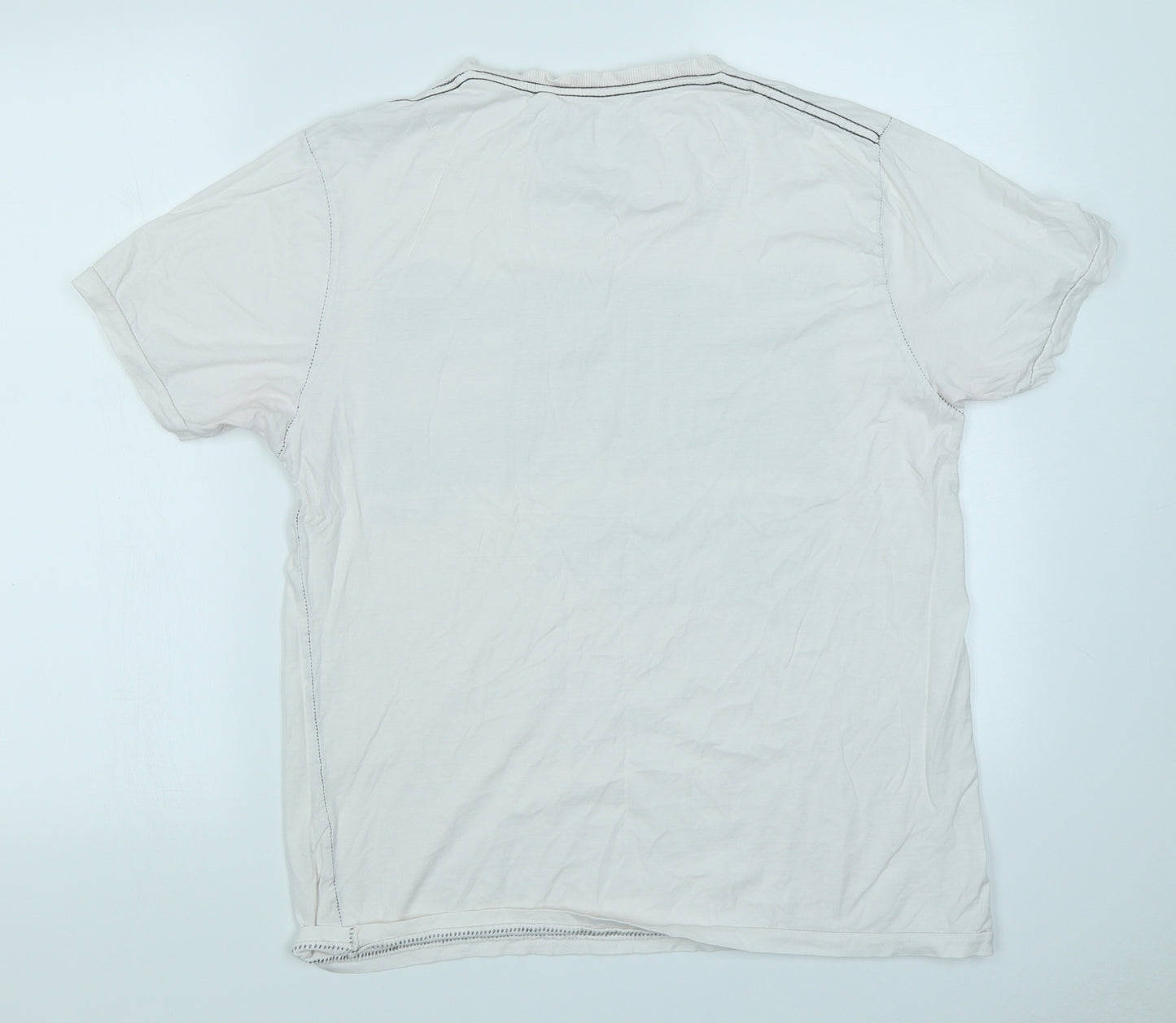 Cedar Wood State Mens White    T-Shirt Size L