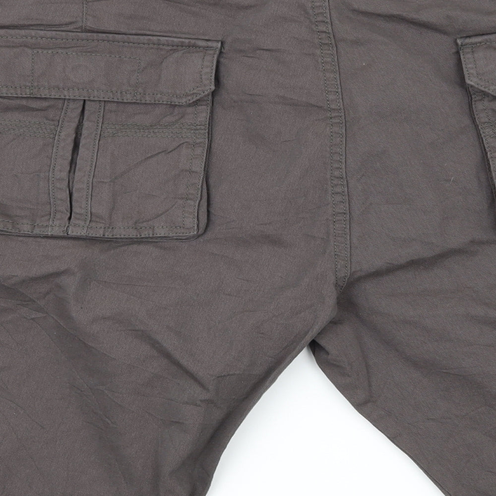 D555 Mens Grey   Cargo Shorts Size 44 in