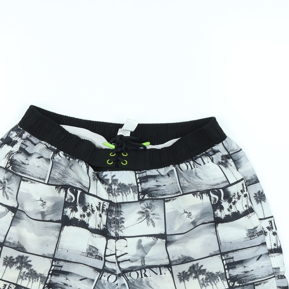 F&F Mens White Geometric  Sweat Shorts Size M