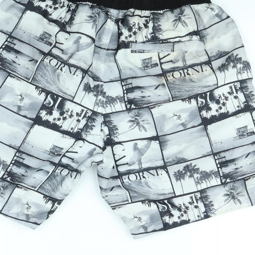 F&F Mens White Geometric  Sweat Shorts Size M
