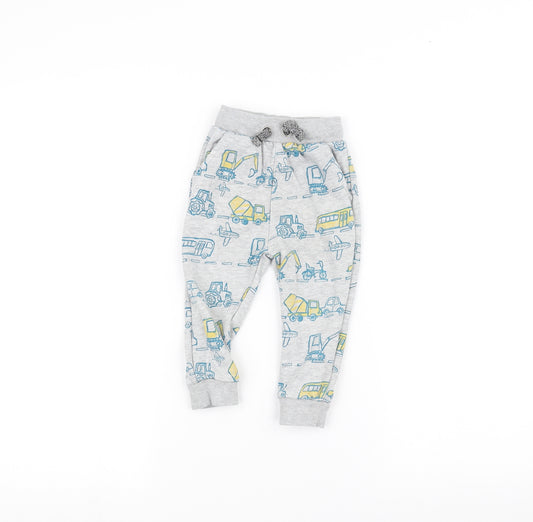 Front view of TU boys’ grey sweatpants, size 12-13, years