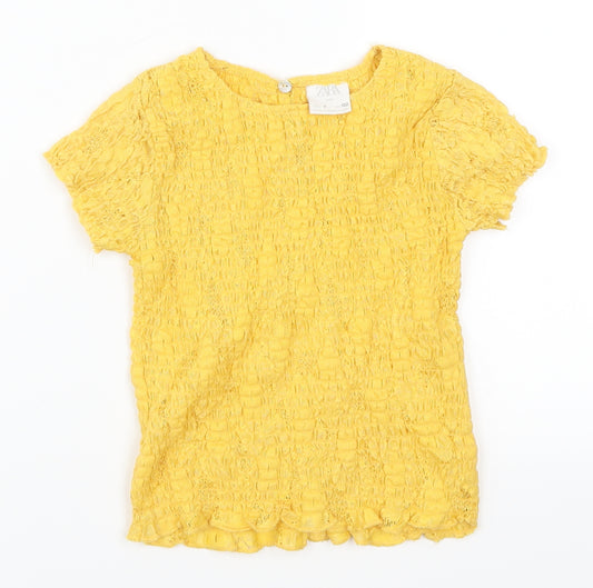 Front view of Zara girls’ yellow basic t-shirt, size 7, years