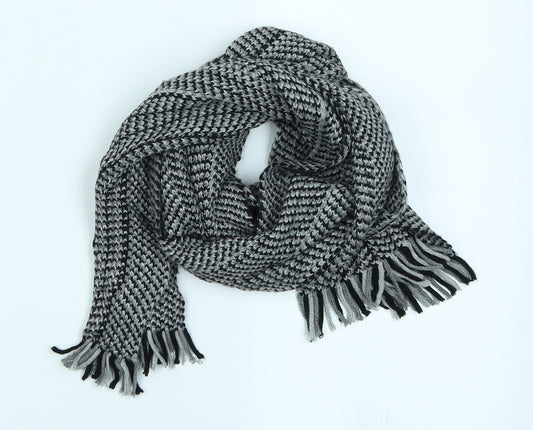 Front view of Preworn men’s grey knit bandana scarf one size