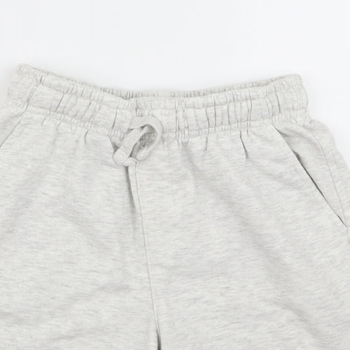 Preworn Boys White   Sweat Shorts Size 8 Years
