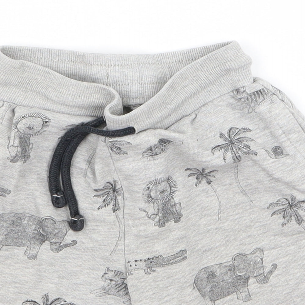 Preworn Boys Grey   Sweat Shorts Size 5 Years