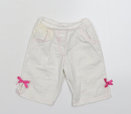 Front view of Preworn girls’ white capri trousers, size 6-9, months