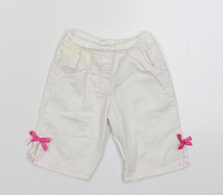 Preworn Girls White   Capri Trousers Size 6-9 Months