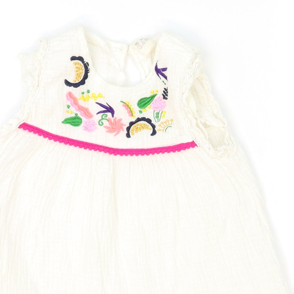 Unbranded Girls White Floral  A-Line  Size 4-5 Years