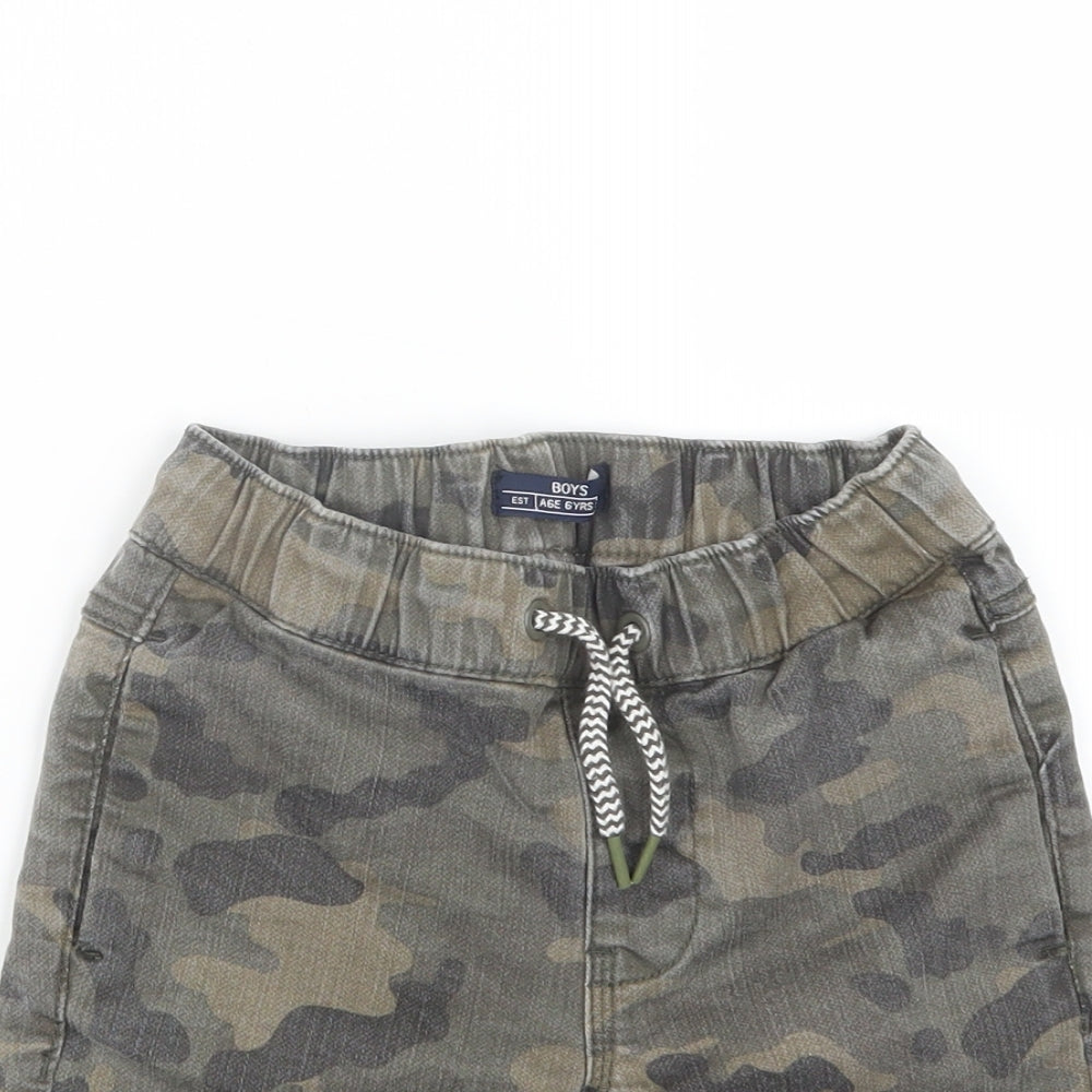 Matalan Boys Green Camouflage  Cargo Shorts Size 6 Years