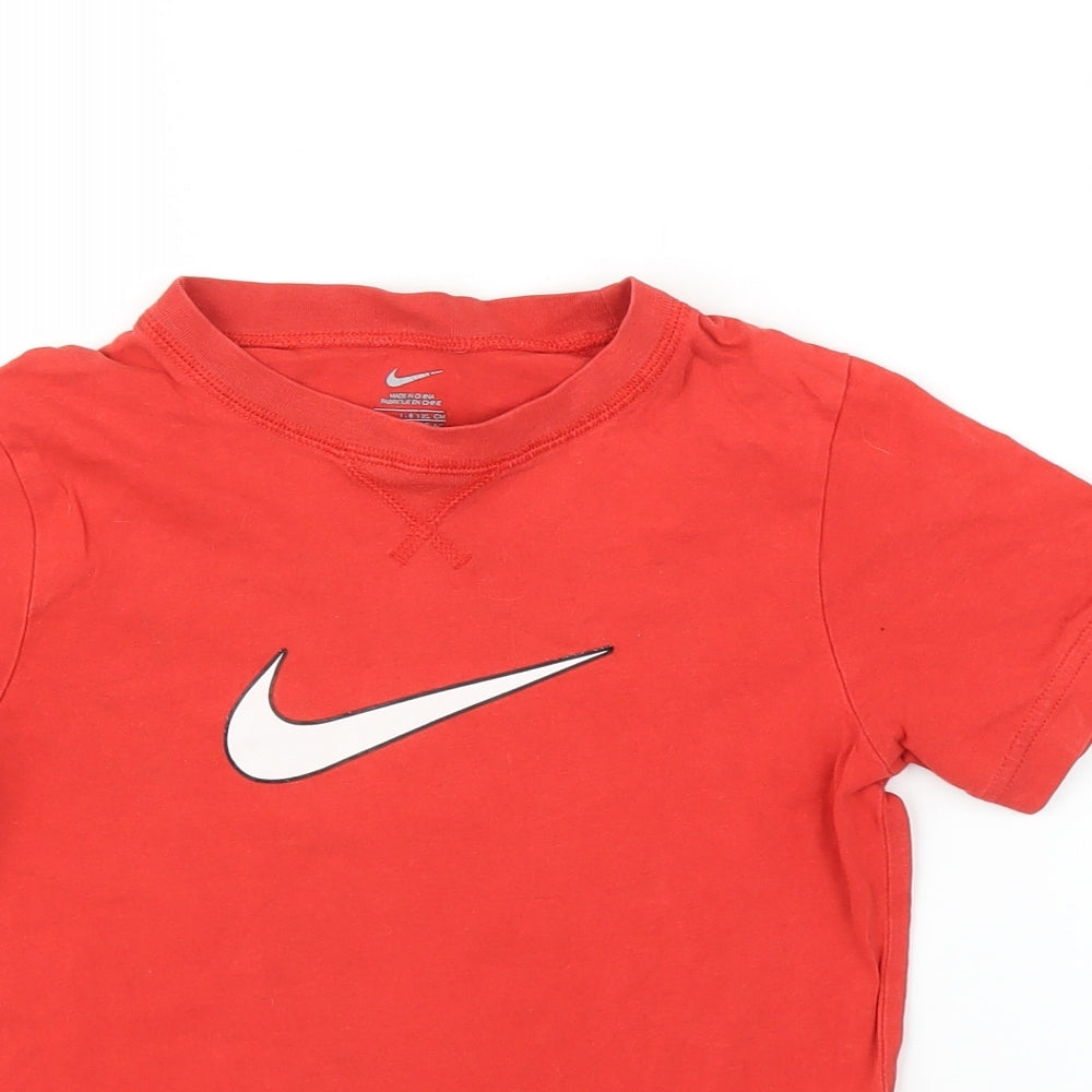 Nike Boys Red   Basic T-Shirt Size 6-7 Years
