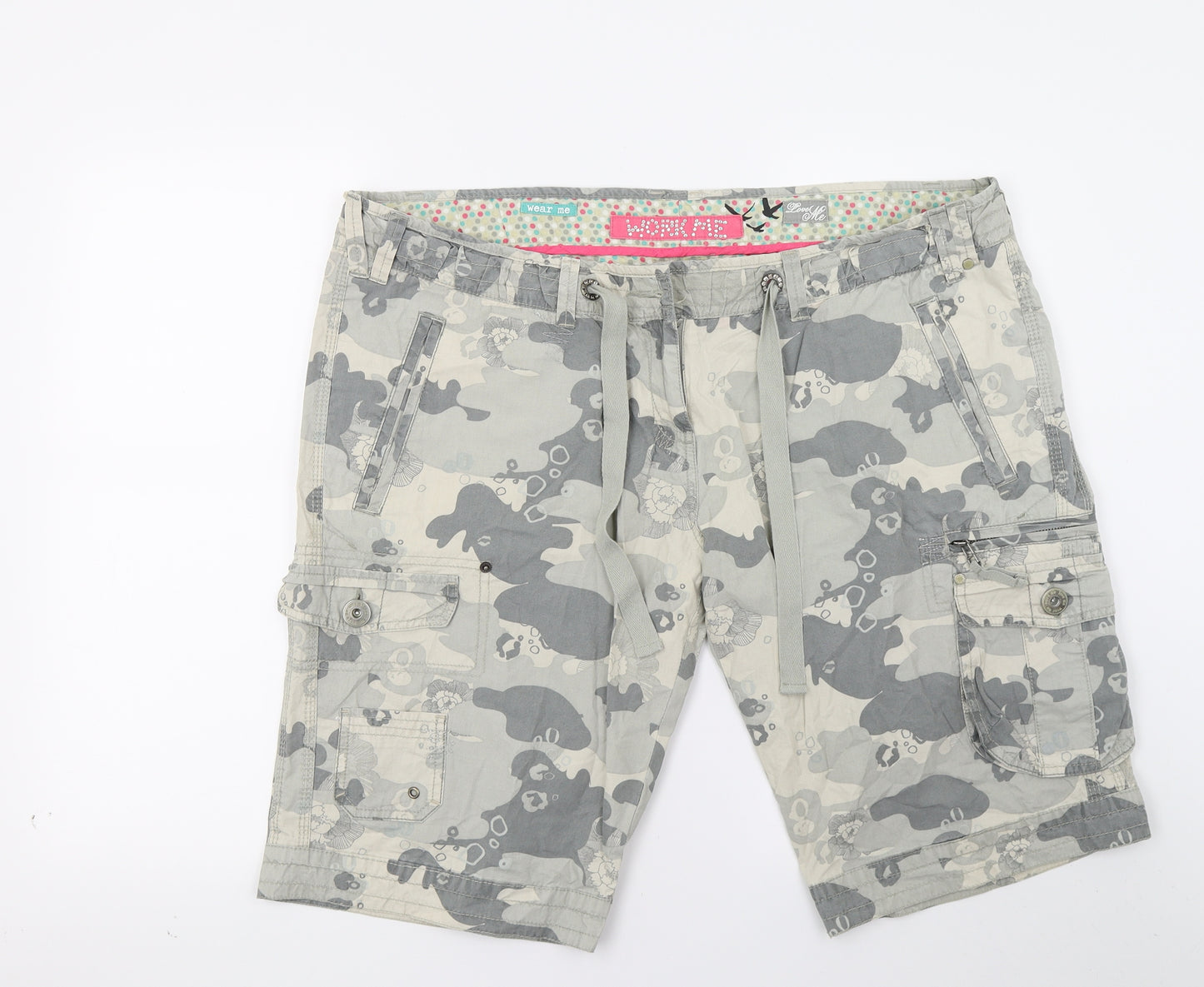 New Look Womens Green Camouflage  Cargo Shorts Size 18