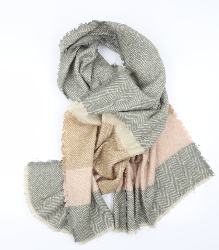 Preworn Womens Green Geometric Knit  Scarf