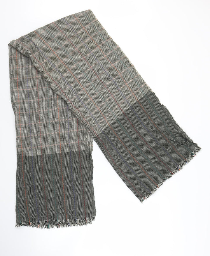 Preworn Womens Grey Plaid   Scarf