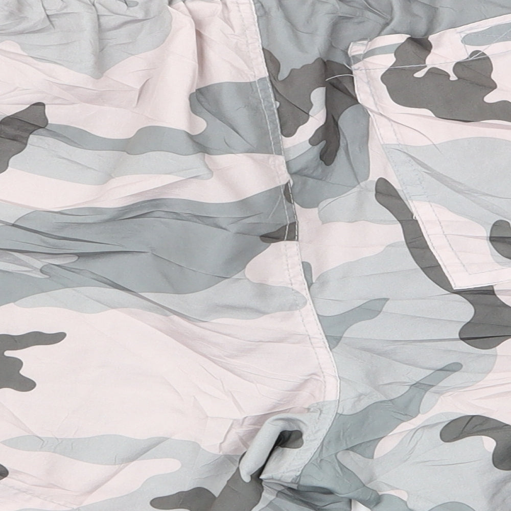bave soul Mens Pink Camouflage  Bermuda Shorts Size M
