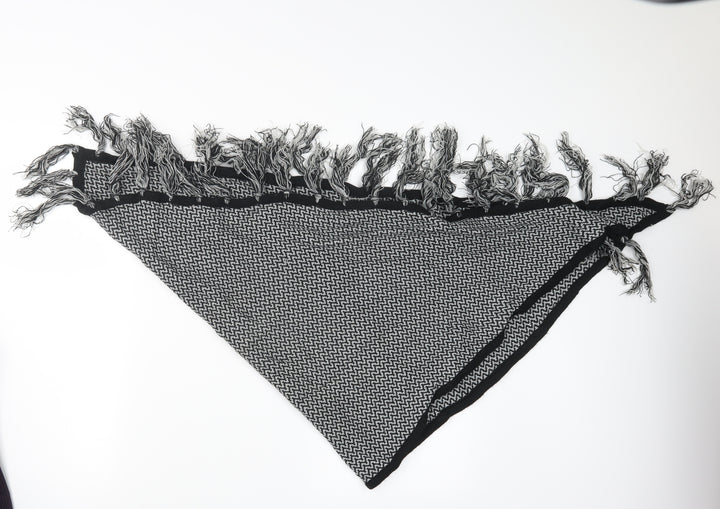 Preworn Womens Black Geometric Knit Shawl/Wrap