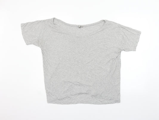 Front view of ASOS women’s green basic t-shirt, size UK 14