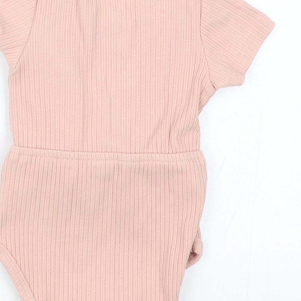 Preworn Baby Pink   Romper One-Piece Size 0-3 Months